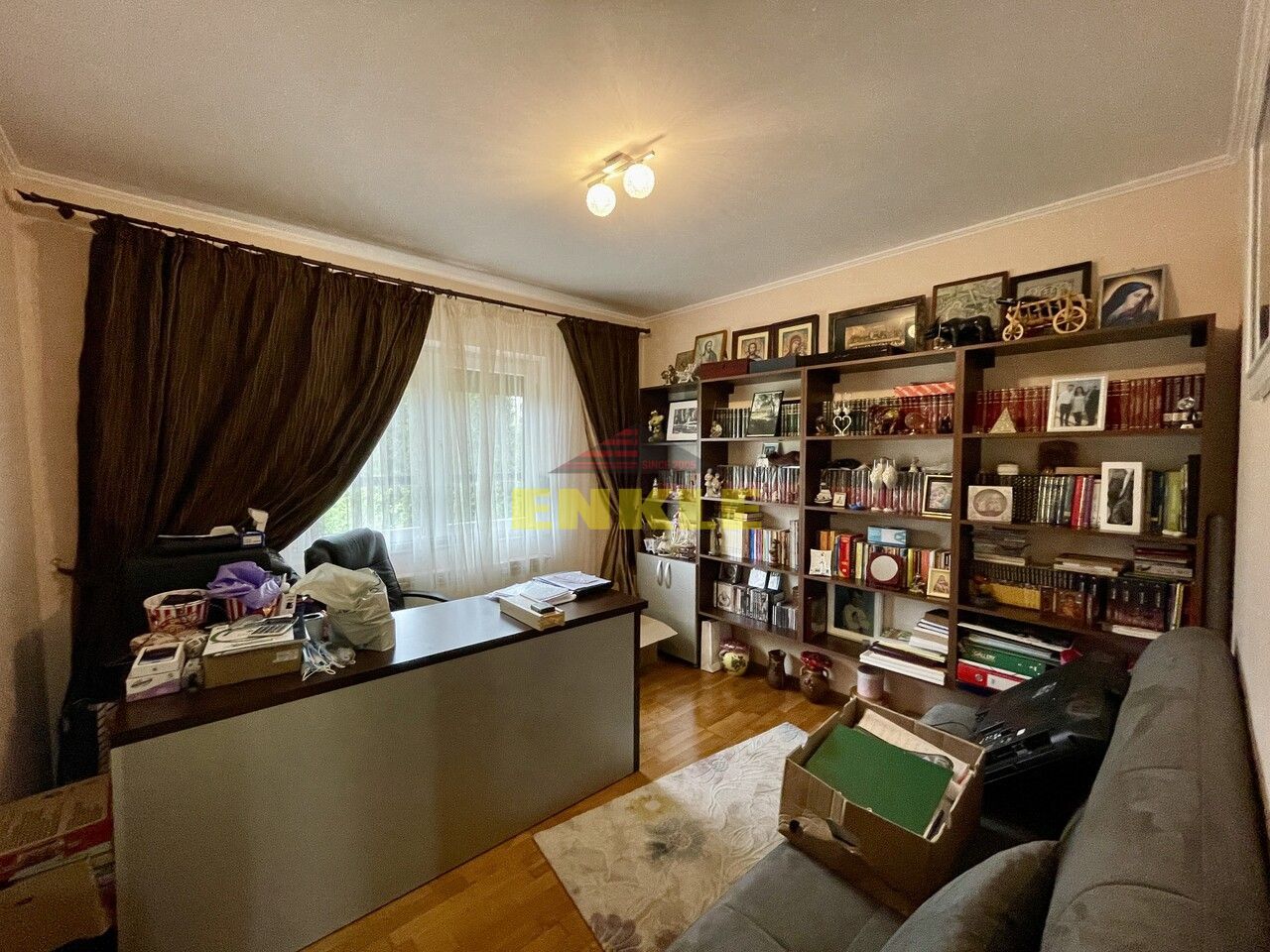 De vânzare casă cu suprafața de 250 mp plus 900 mp teren - Poză 11