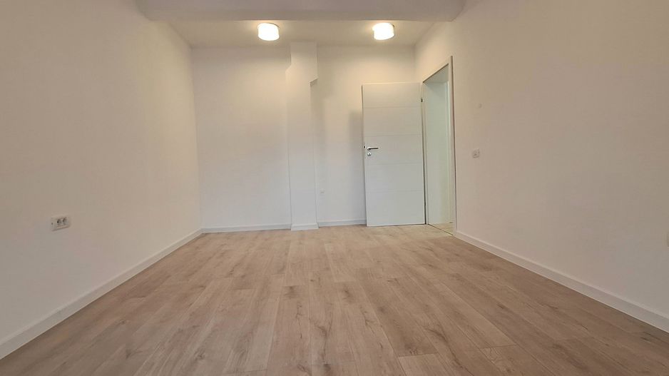 Apartament cu 3 camere si loc de parcare - Kaufland - Poză 1