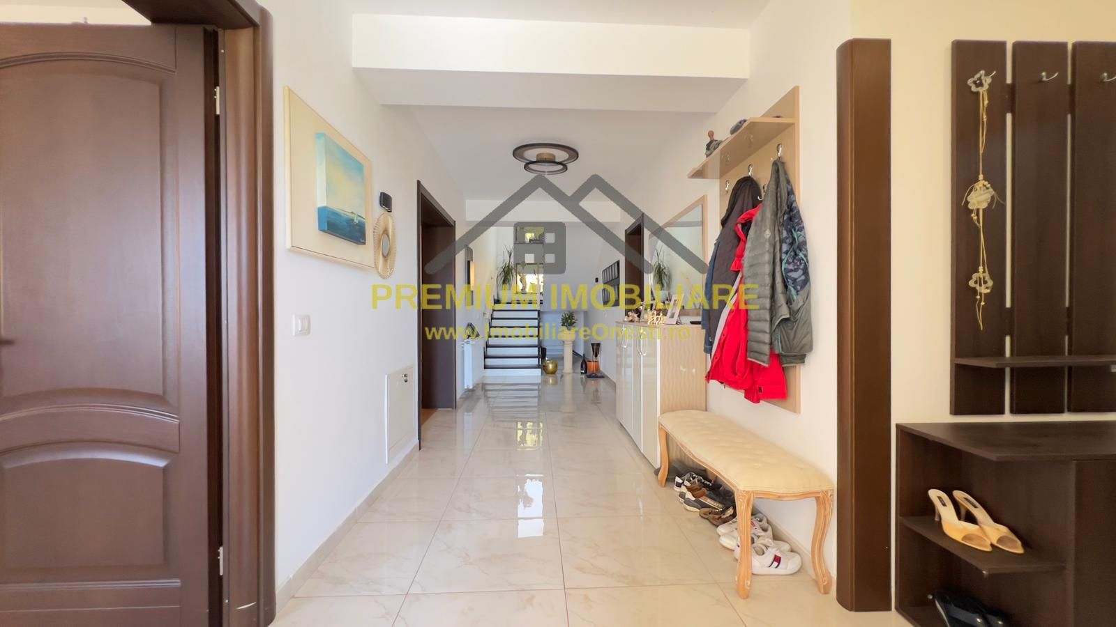 Vilă P+M cu teren de 4.200 mp + Garaj - Onești - Poză 5