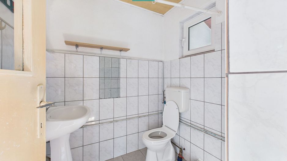 Casă cu o cameră, teren 350 mp în Subcetate - Poză 10