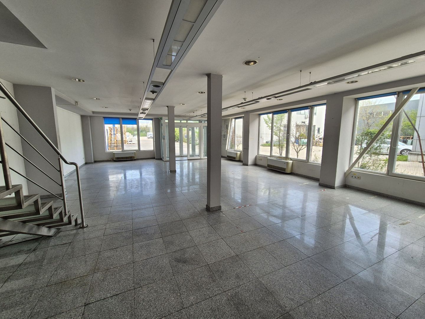 Hala 1040 mp + Spatiu de birouri 400 mp - Militari - Poză 5