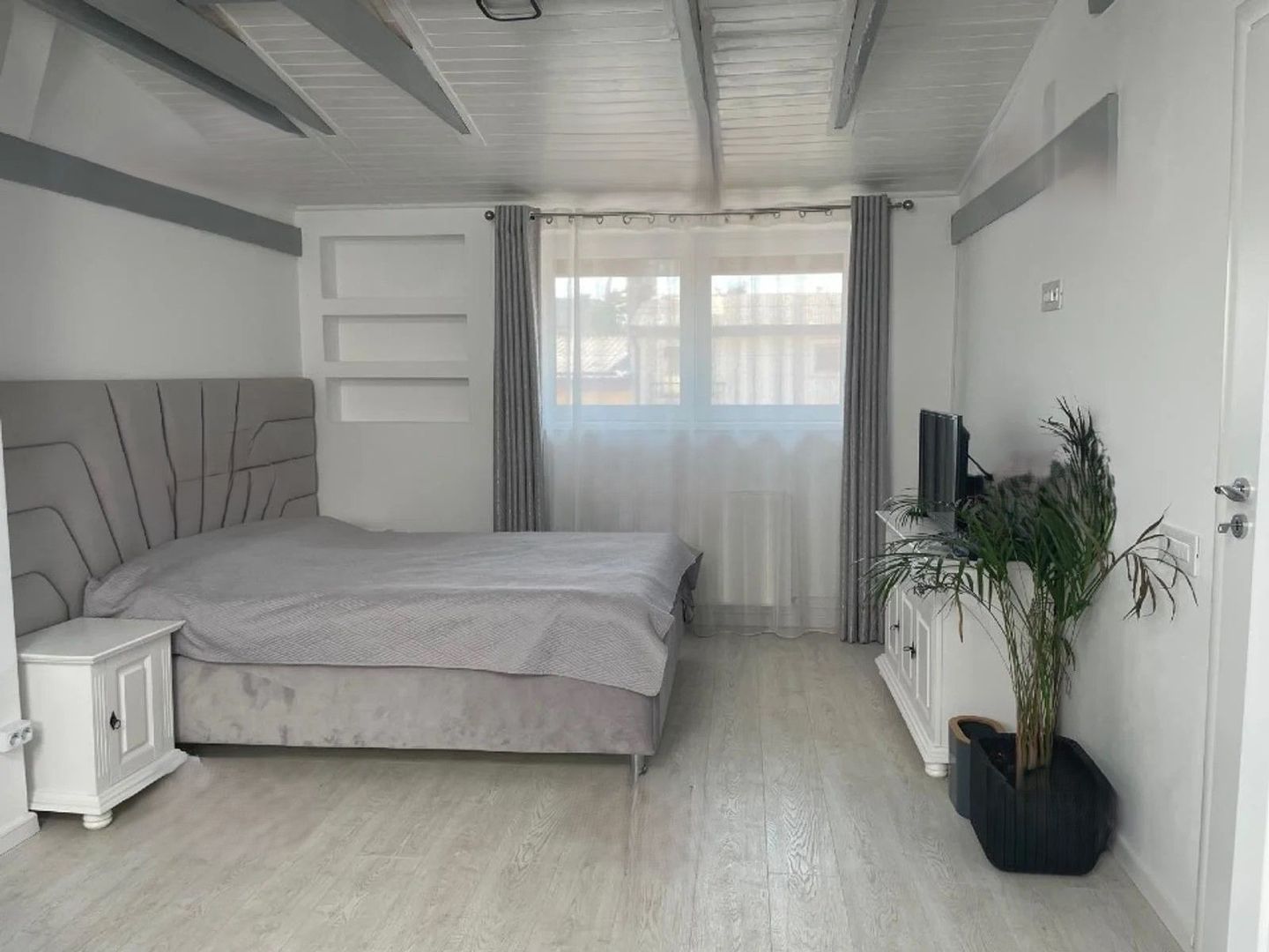 Inchirere vila deosebita si moderna in Vatra Luminoasa - Poză 6