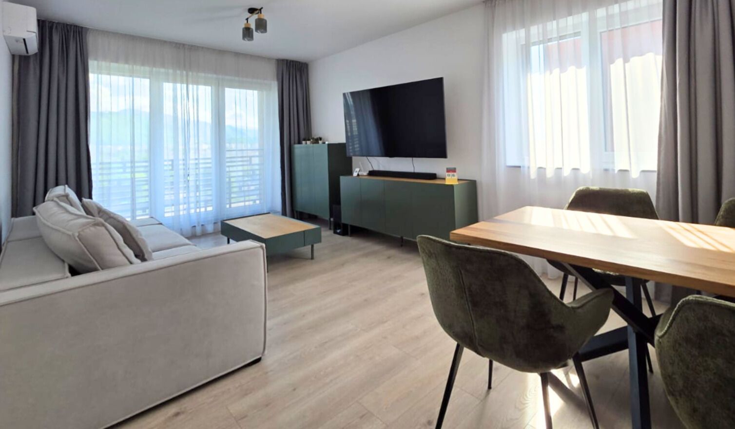 Apartament 3 camere de închiriat vedere spectaculoasă spre Tâmpa Qualis Coresi - Poză 1