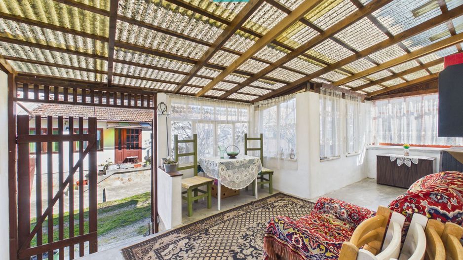 Casă cu 6 camere pe teren de 2029 mp – Miniş - Poză 17