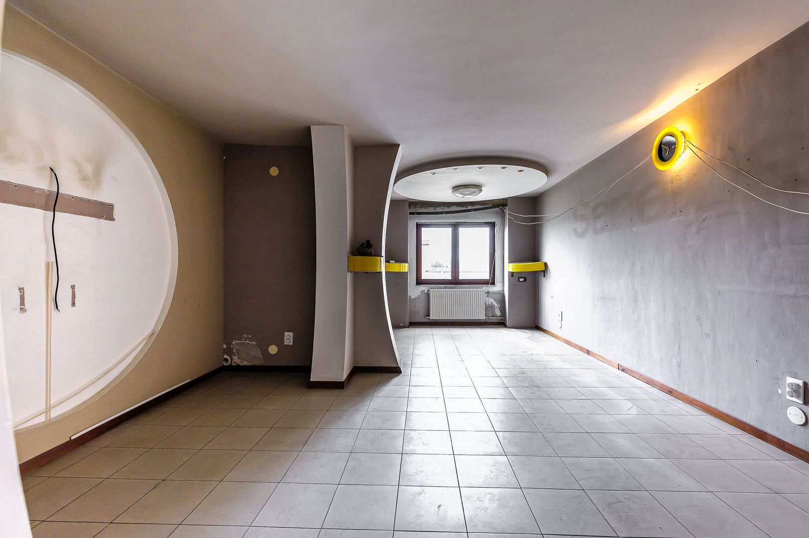 Imobil spațiu comercial și 11 apartamente - Poză 20