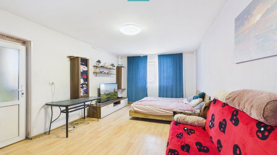 Casă P+E cu două apartamente, zona Drăgășani - Poză 3