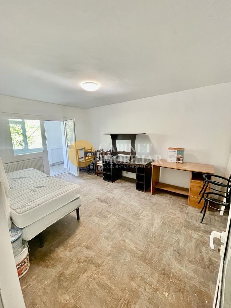 Etaj 1 Apartament 2 Camere Decomandat 55 MP Bloc 1986 - Poză 5