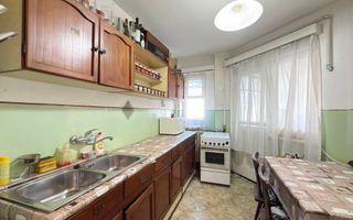 Apartament Ultracentral 3 camere Etaj I -Str. Mihai Viteazul 1- Carei - Poză 4