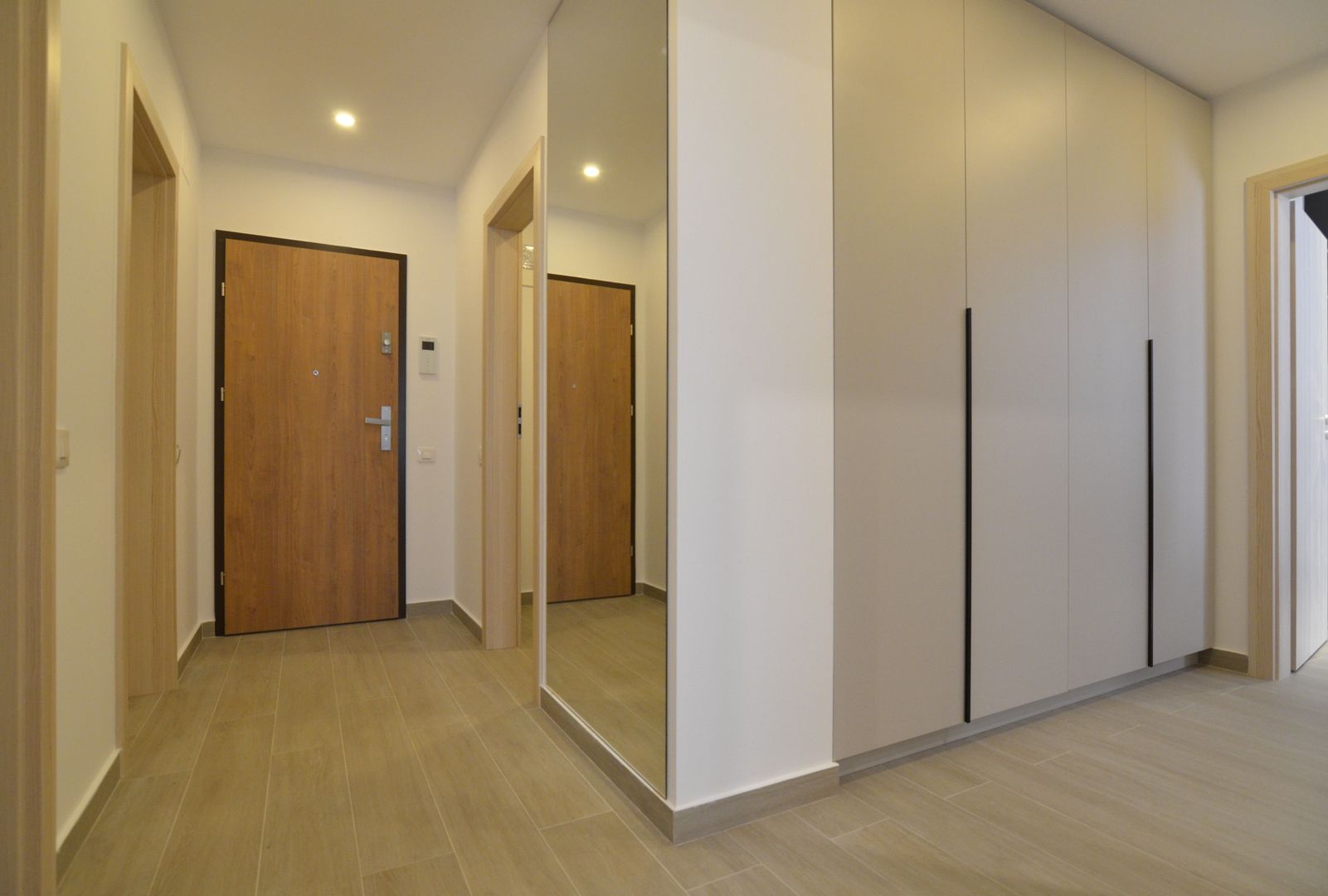 Inchiriere 2 camere cu parcare subterana URBAN PLAZA - Poză 14