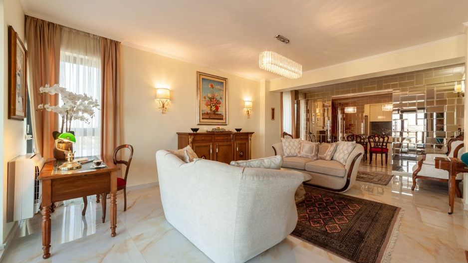 Apartament ultracentral - 3 camere, 167 mp, 2 terase, 2 locuri de parc subterane - Poză 2