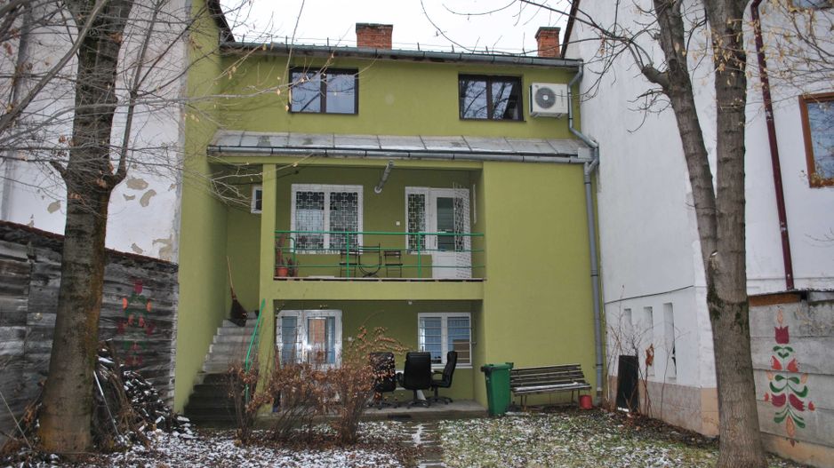 Casa in zona centrala Brasov - Poză 1