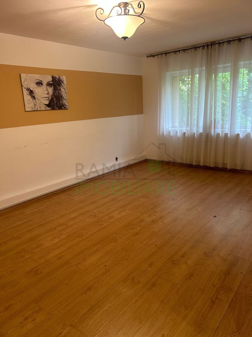 Apartament 3 camere decomandat cu 2 băi, beci și loc de parcare - Poză 1