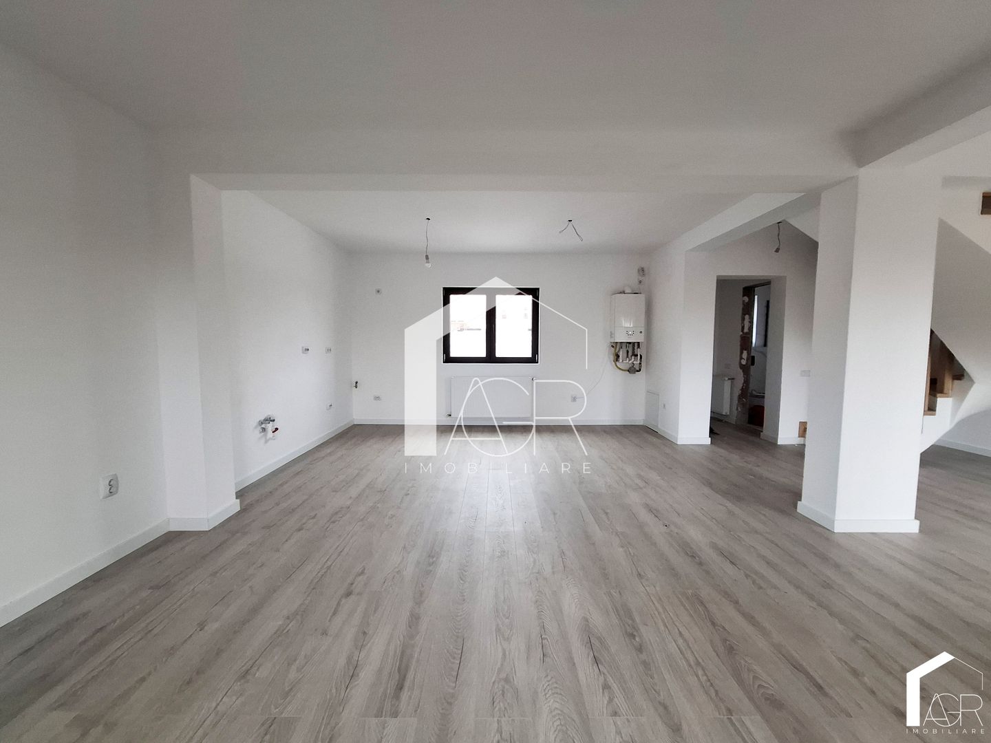 Casa P+1E+M, cu 5 camere, zona Rudului - Poză 2