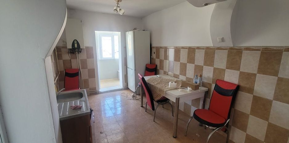 Apartament de vanzare 2 camere, decomandat, et.2 - Poză 2