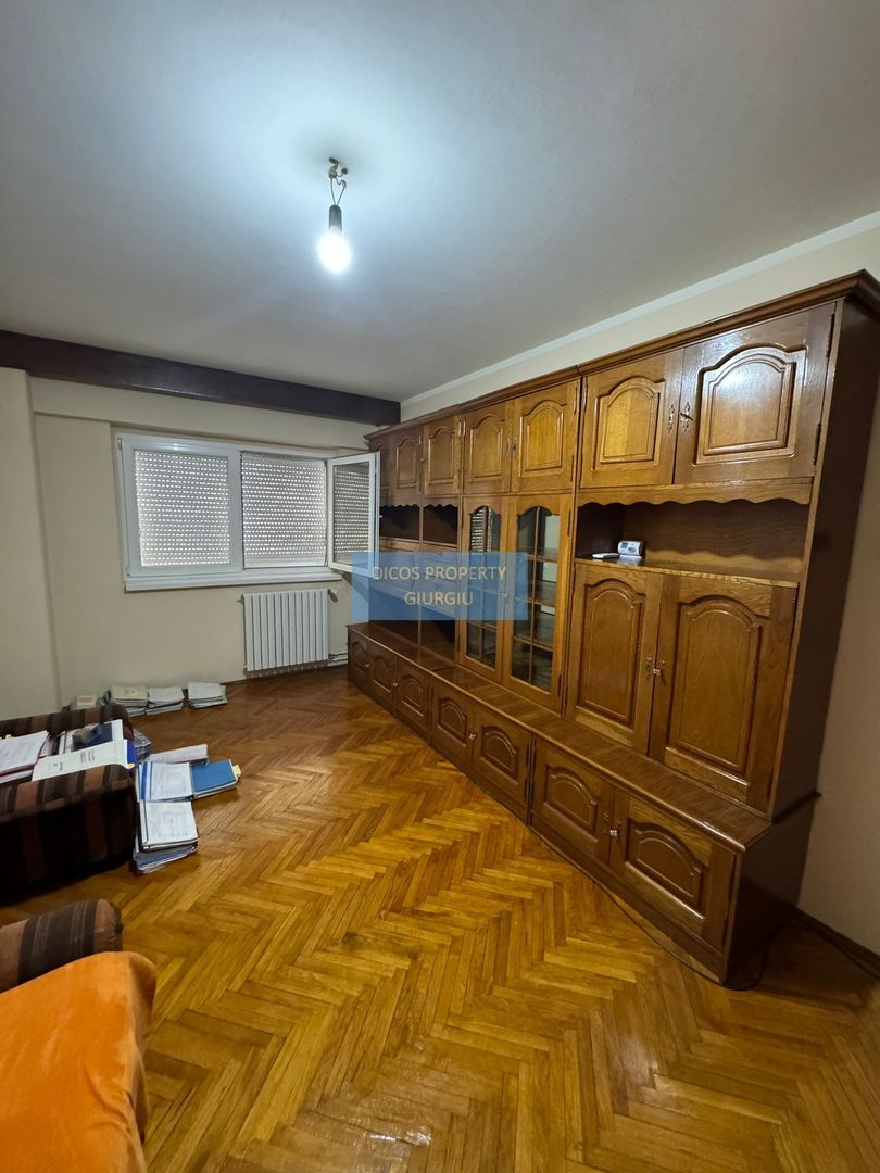 De vanzare apartament 3 camere - Poză 4
