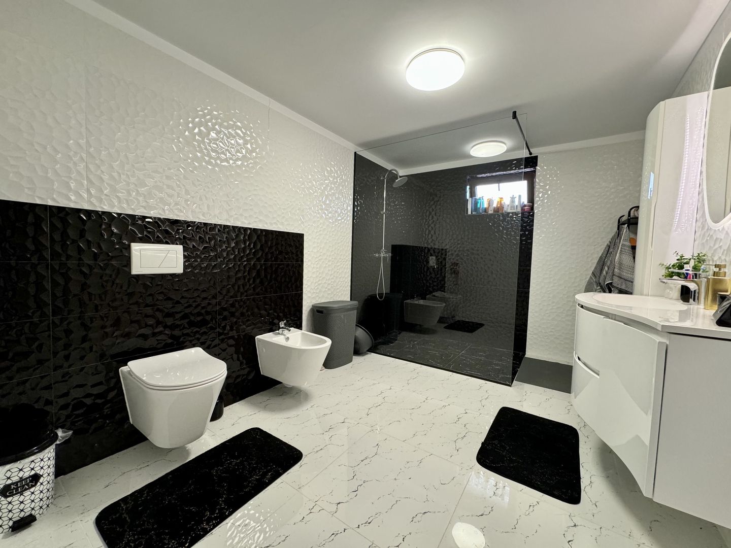 Casă Spațioasă de Vânzare în Ghimbav | Două Apartamente | Teren 579 mp - Poză 9