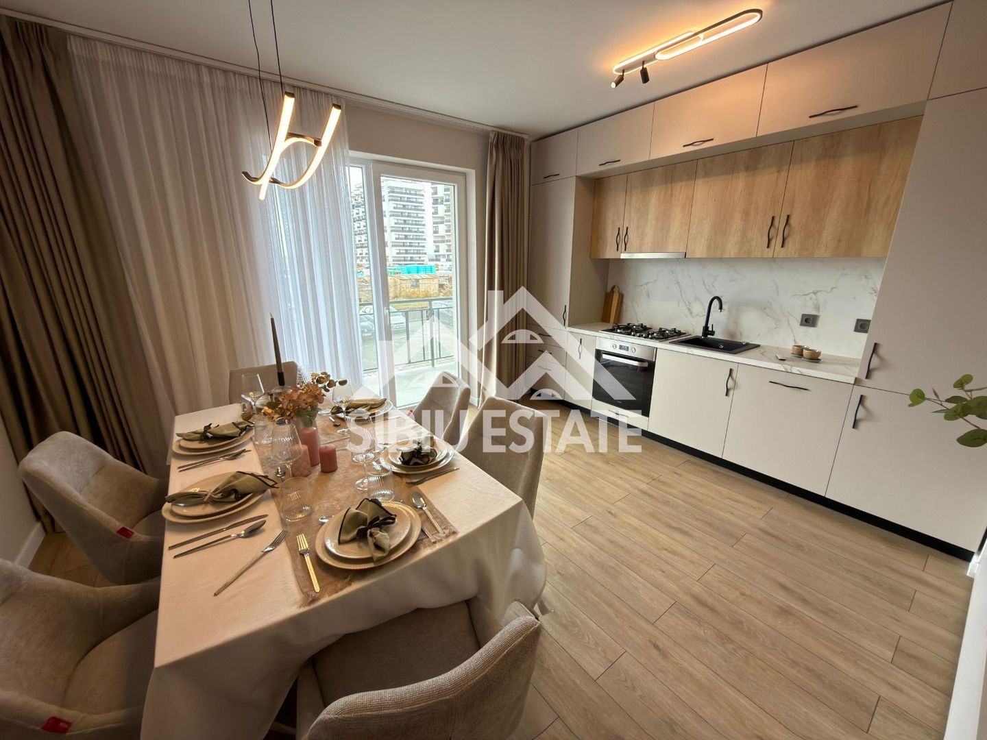 Apartament de vanzare cu 3 camere, 2 bai  etaj 1 bloc cu lift - Poză 1