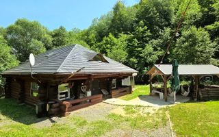 Cabană din lemn rotund, 210mp, ciubăr, jacuzzi, foișor, localitatea Băișoara - Poză 1