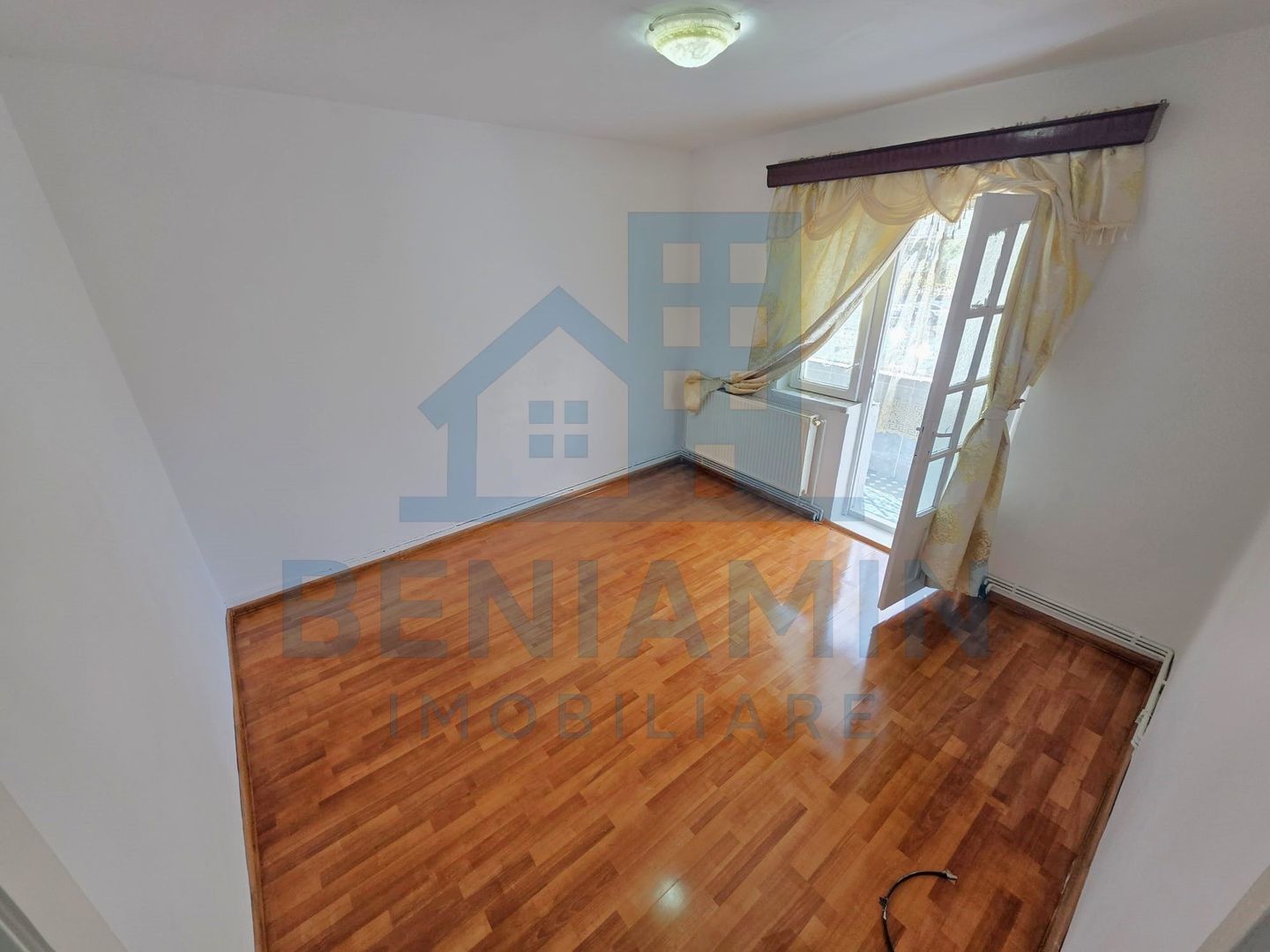 Trei camere doua bai 1Mai etaj 1 -centrala termica -75mp - Poză 9