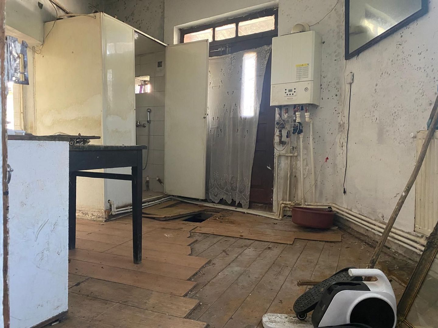 Vanzare casă bine poziționată – Târgoviște, strada Berzei - Poză 8