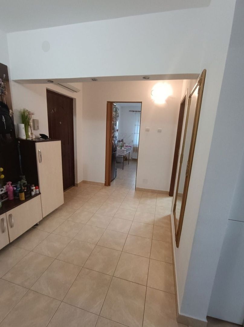 Vând apartament 3 camere MICRO 17 - Poză 3