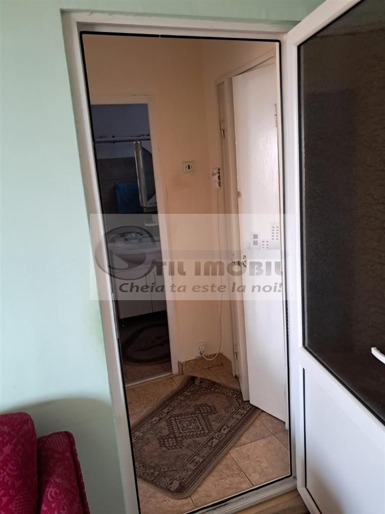Apartament 2 camere Semidecomandat mobilat utilat zona Tatarasi Nord 85000 euro - Poză 3
