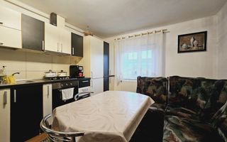 Apartament cu 3 camere decomandate, Cetate - Poză 2
