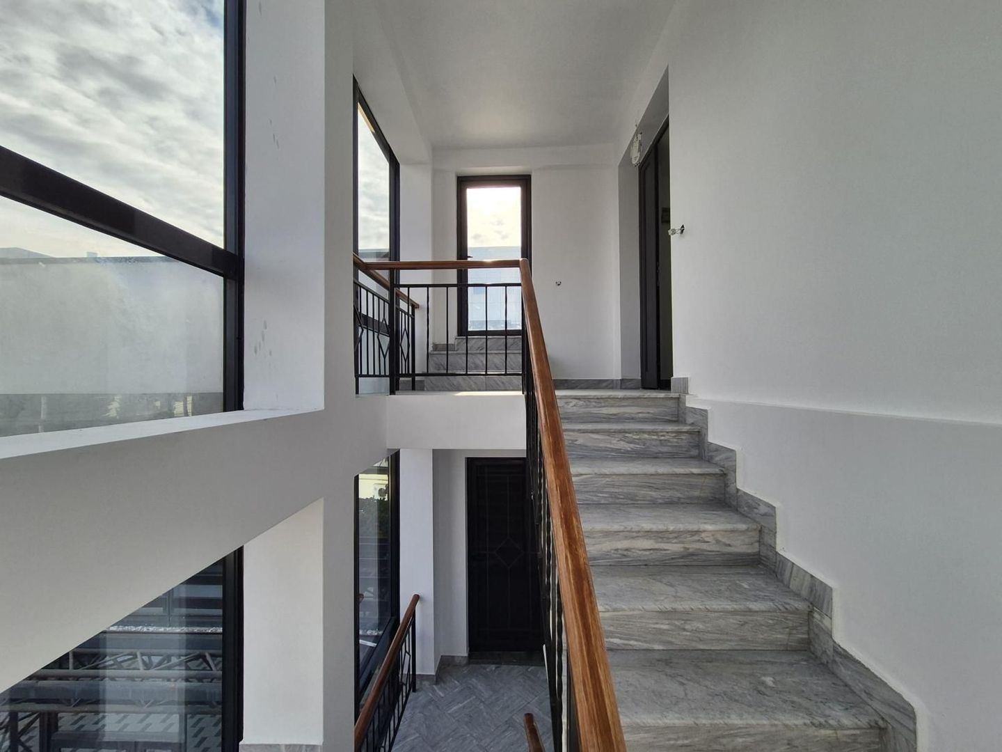 Oportunitate investitie - Vila renovata cu chiras in zona Bucurestii Noi - Poză 11