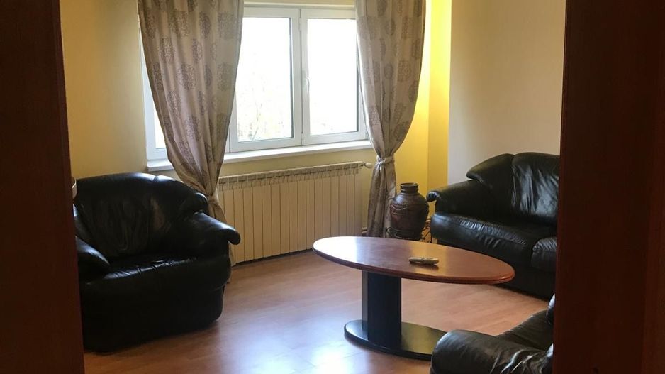 Apartament spatios cu o pozitie ideala - Poză 2