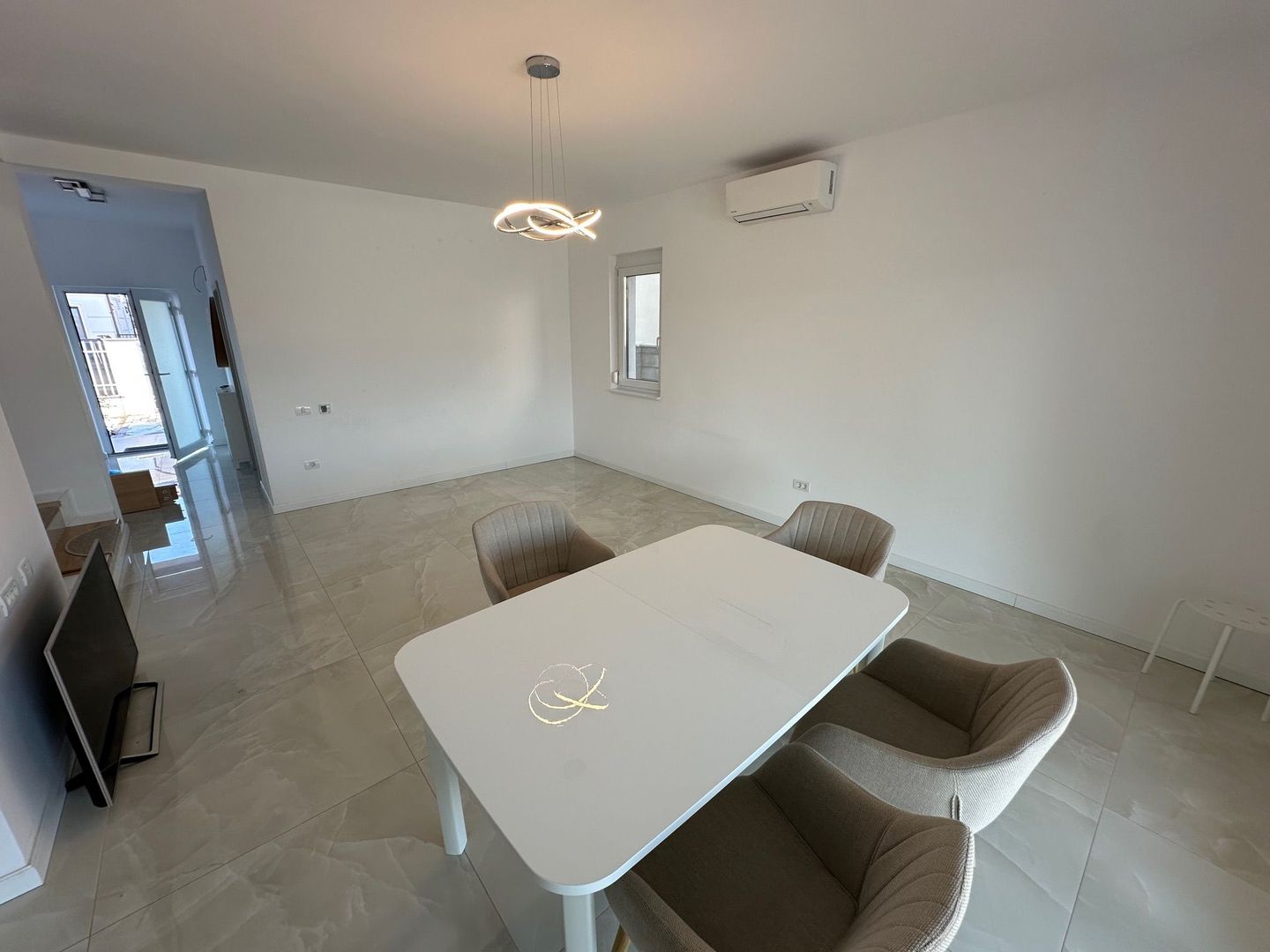 Duplex despărtit  prin garaj zona Ikea - Poză 6