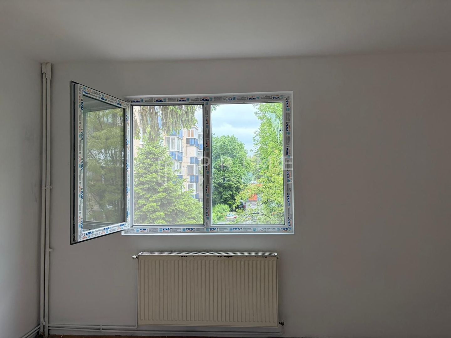 Apartament cu 3 camere, etaj 2 – Zona Dâmbul Pietros - Poză 3