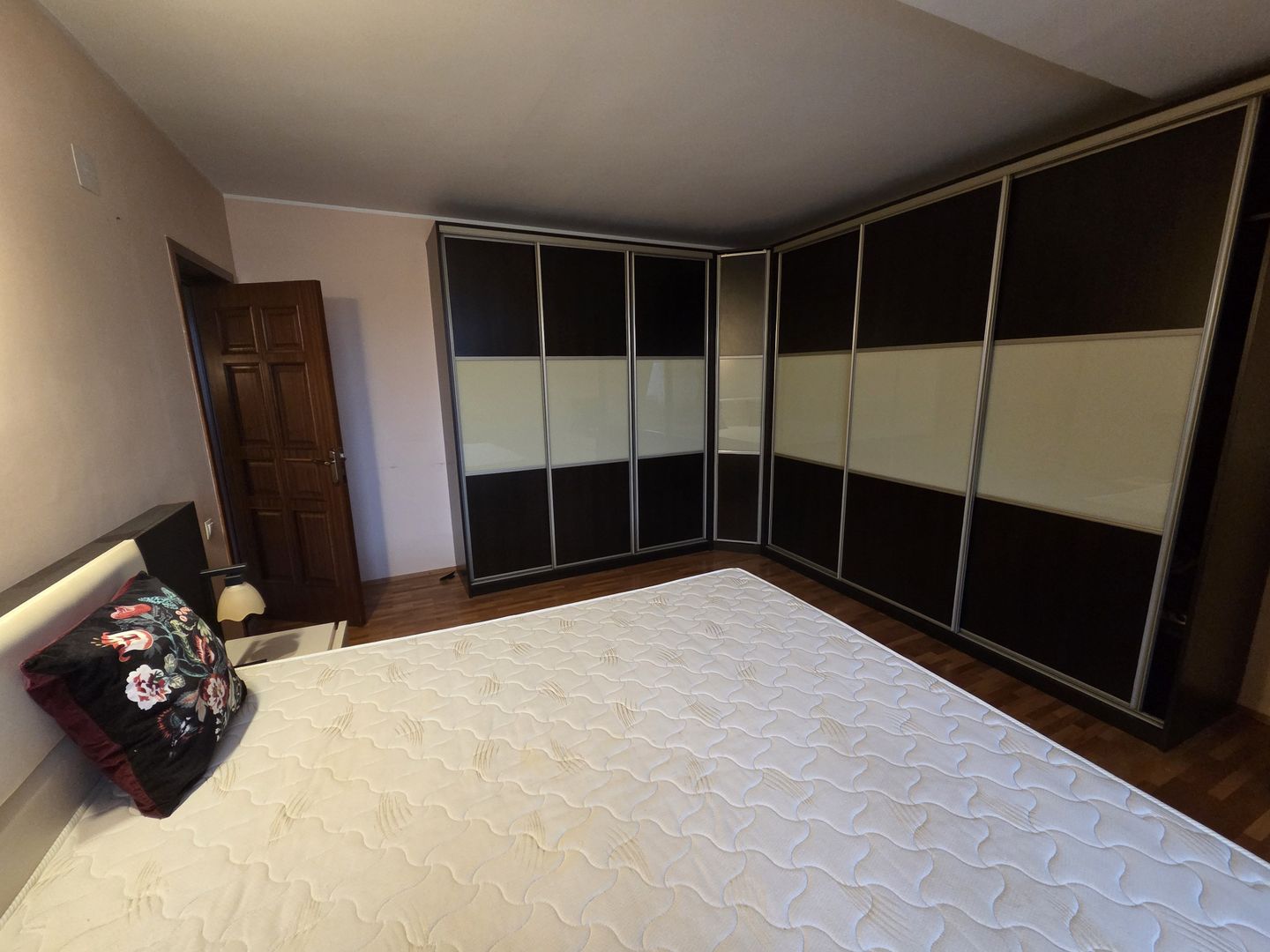 NOU! Vila deosebita, verdeata , intimitate , confort,  Parc Bazilescu - Poză 14