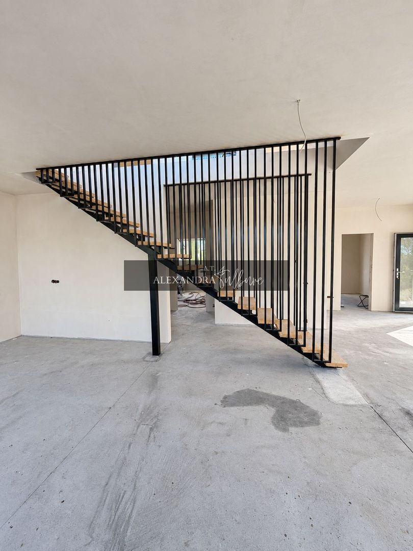 Casa individuala 6 camere, 5 bai, terasa la etaj, curte, P+ET+POD - Poză 18