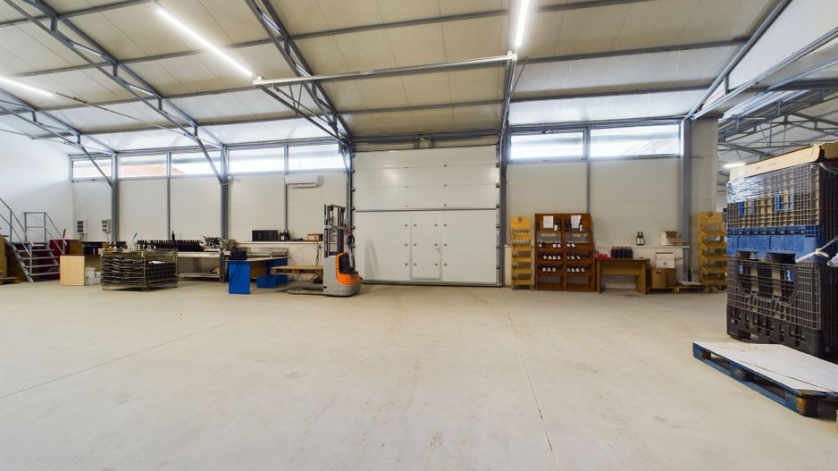 Hală de producție cu spații de birouri - Poză 2