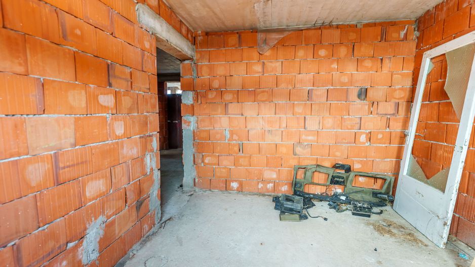 Casă la roșu cu teren Beliu - Poză 5