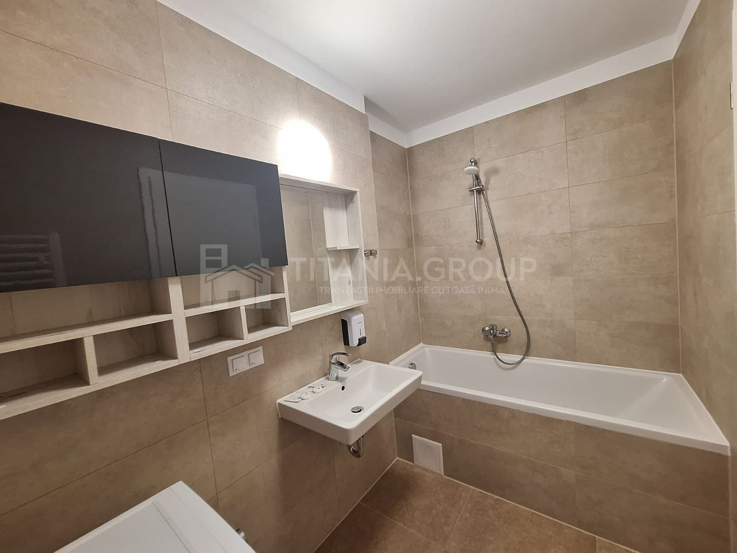Apartament modern, cu loc de parcare si boxa - Kasper Coresi - Poză 14
