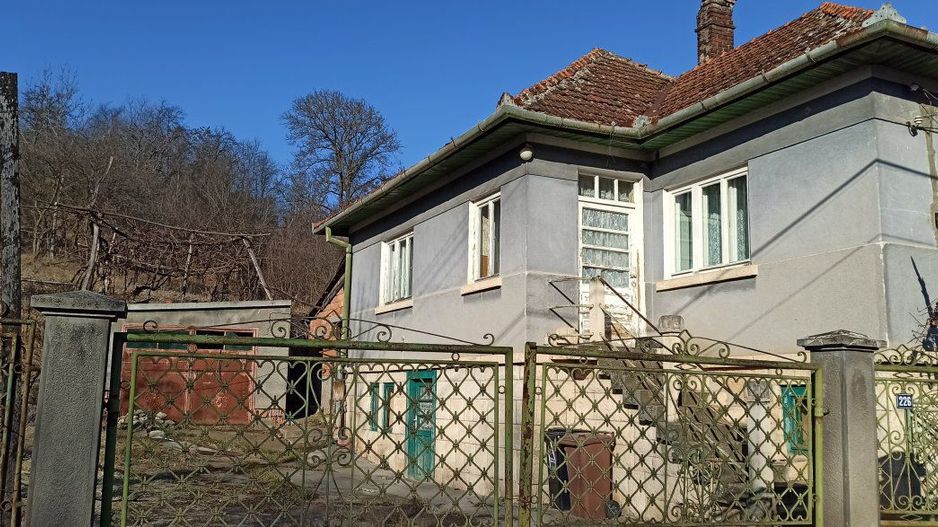 Casa cu teren generos | front 24.5 m - Poză 2