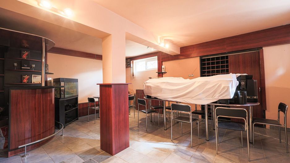 Vilă cu 6 camere în zona rezidențială - Poltura - Poză 11