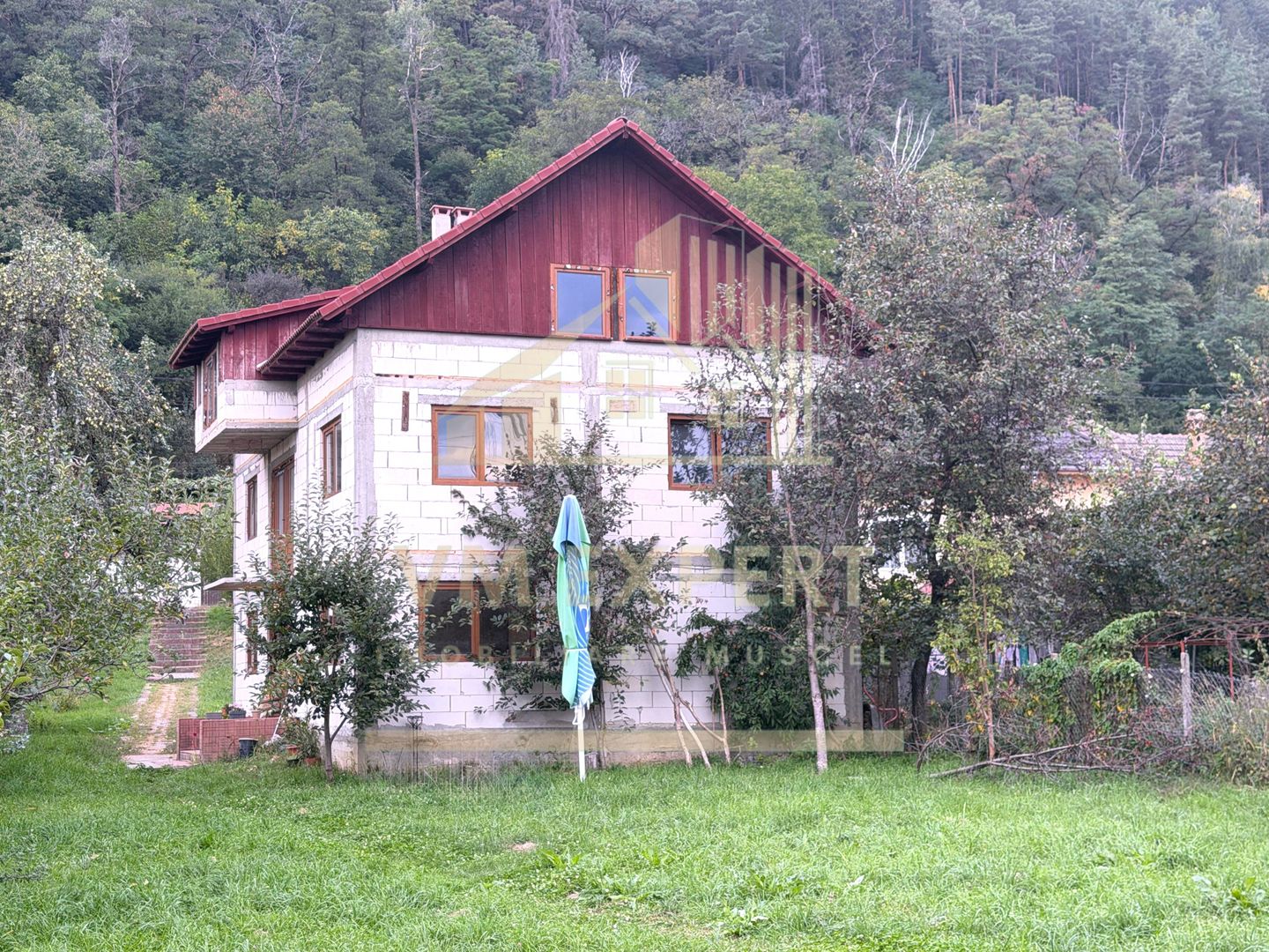 CASĂ 6 CAMERE TEREN 5736 MP LEREȘTI VOINEȘTI ARGEȘ - Poză 1