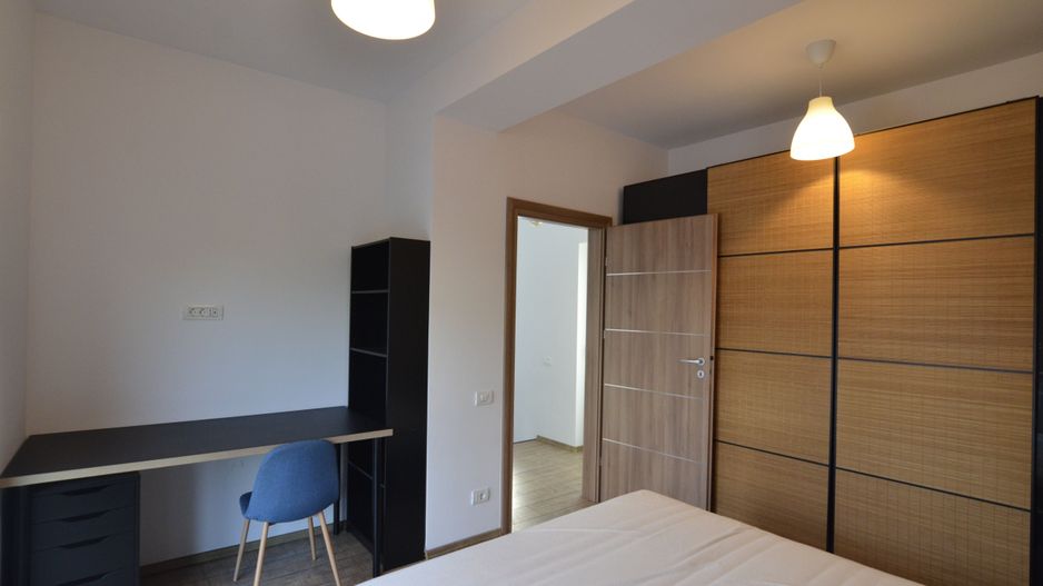 Inchiriem vila spatioasa singur in curte zona Tunari - Poză 16