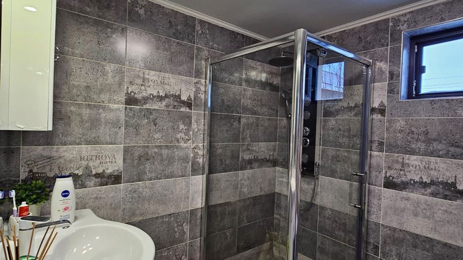 Casă / Vilă cu 5 camere de vânzare în Craiova - Poză 28