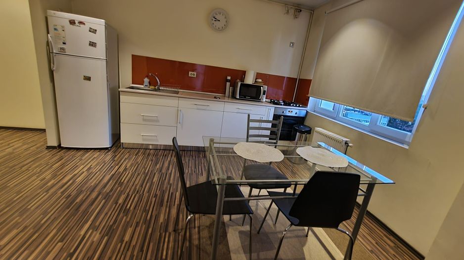 AP. 2 CAMERE DECEBAL, PARCARE INCLUSA, BLOC NOU, BUCATARIE OPEN-SPACE - Poză 3