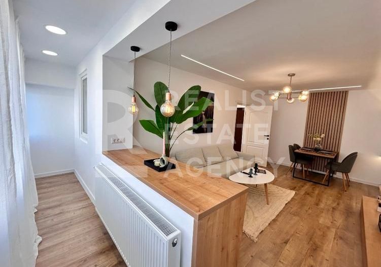 Vânzare, apartament cu 3 camere în zona Drumul Taberei - Poză 2