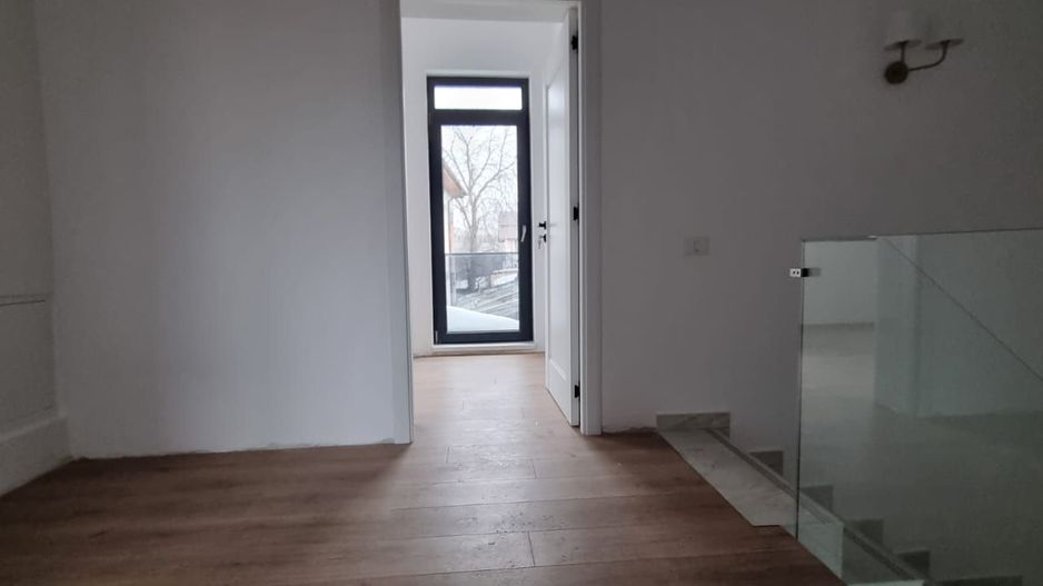 Reședință Modernă cu Finisaje Distinse - Poză 17