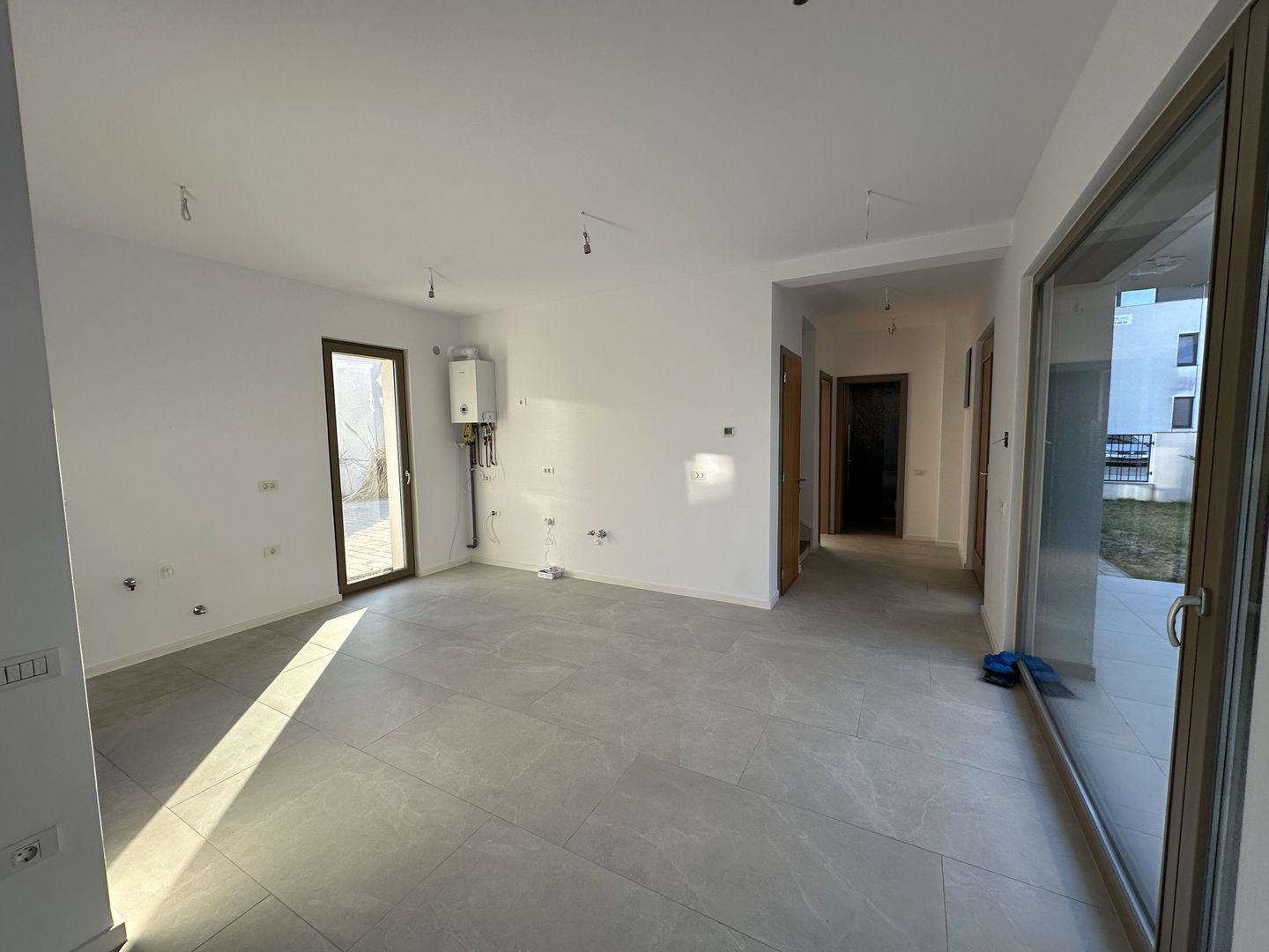 Casa cu 4 camere - Dumbarvita - Poză 7