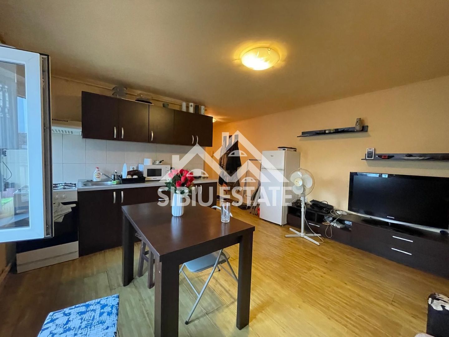 Apartament luminos cu 2 camere, la mansardă, în zonă căutată - Poză 7