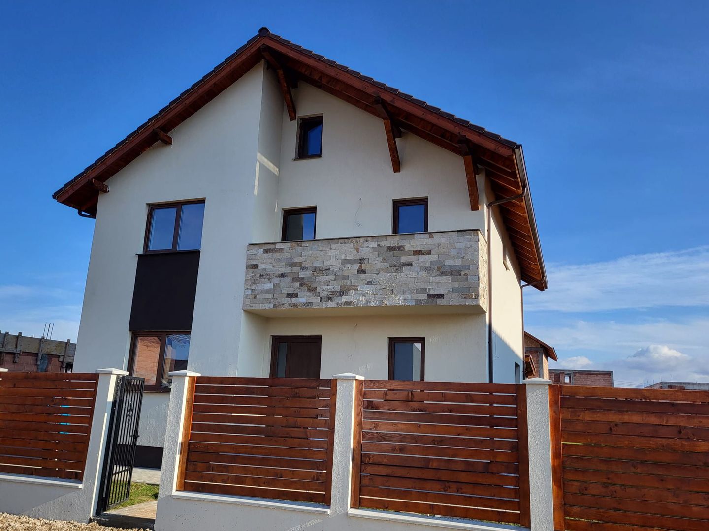 Casa noua zona Izvor - Poză 1