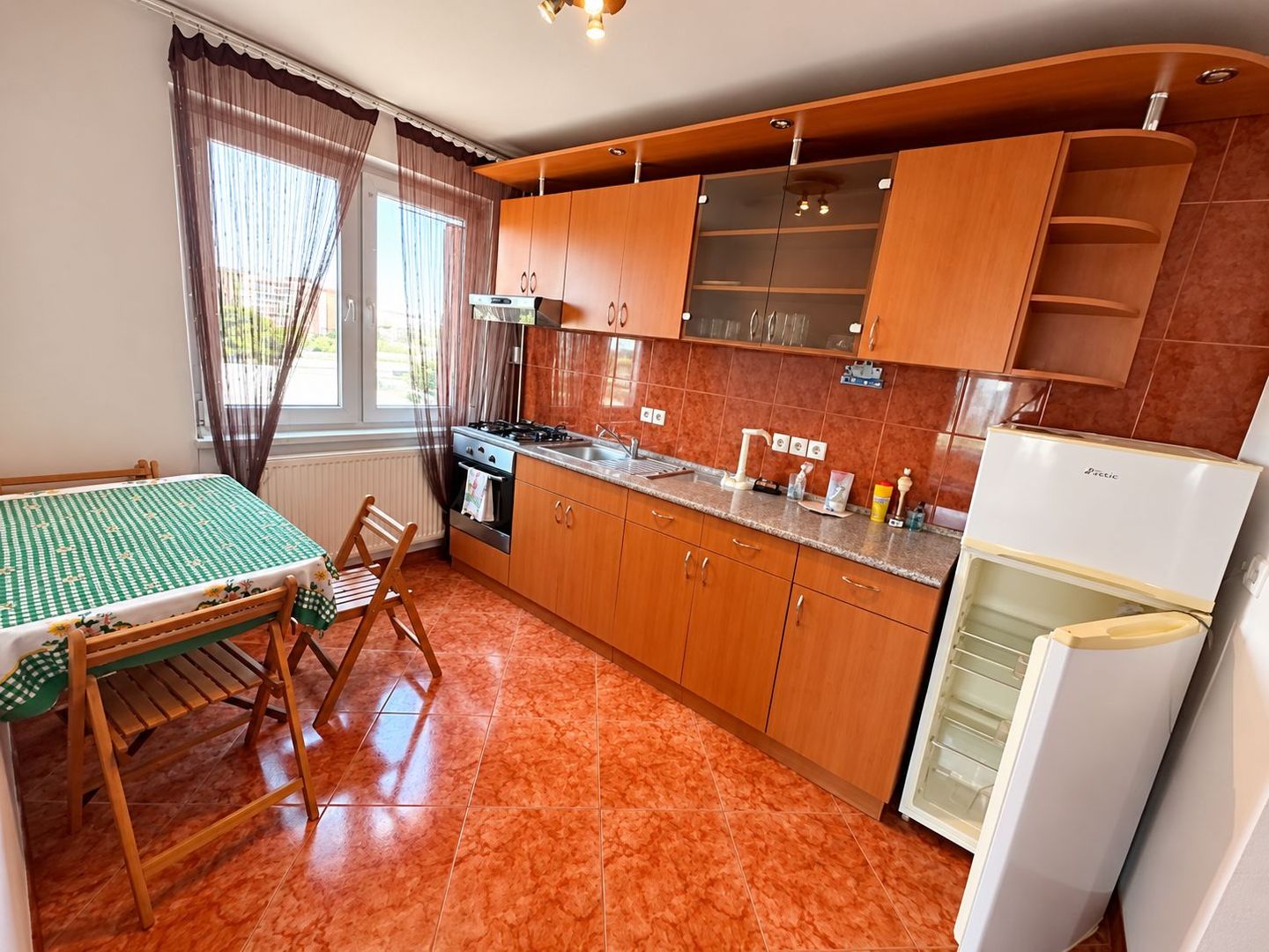 Aradului-Iulius Town | 2 Camere | Etaj Intermediar | Decomandat. - Poză 2