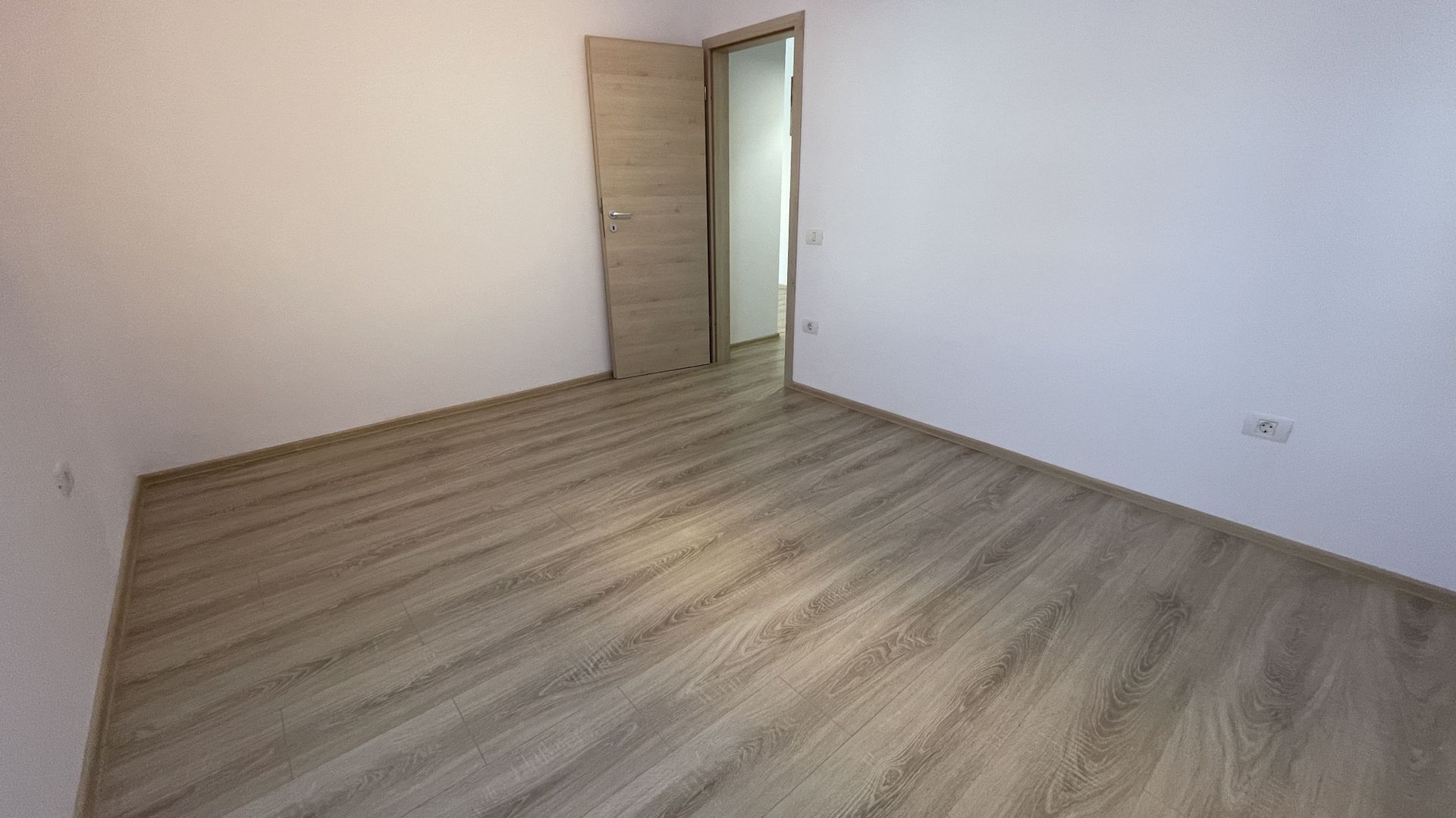 Apartament frumos cu gradina proprie,mobilat si utilat - Poză 14
