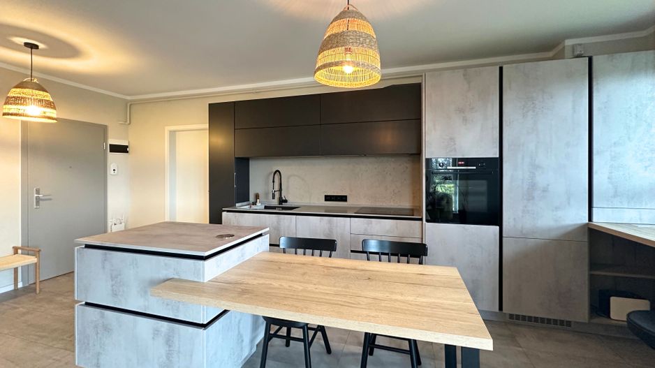 Apartament 2,5 camere chic cu grădină balcon vitrat și mobilier premium - Poză 9